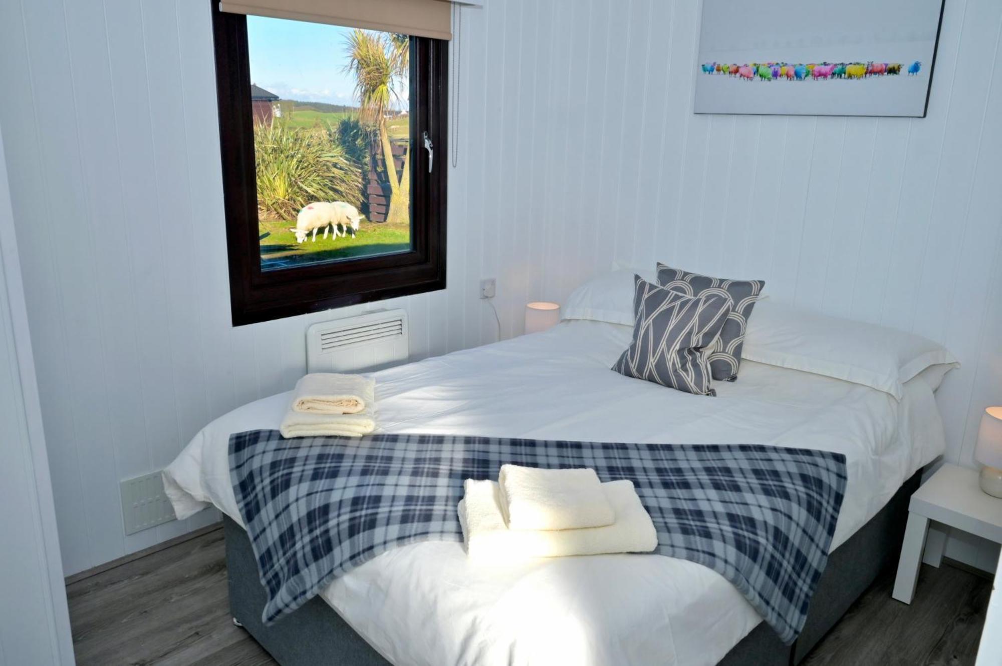 Lodge Cabin With Fabulous Views - Farm Holiday Странрар Екстер'єр фото